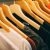 Zece motive pentru a cumpăra haine second hand